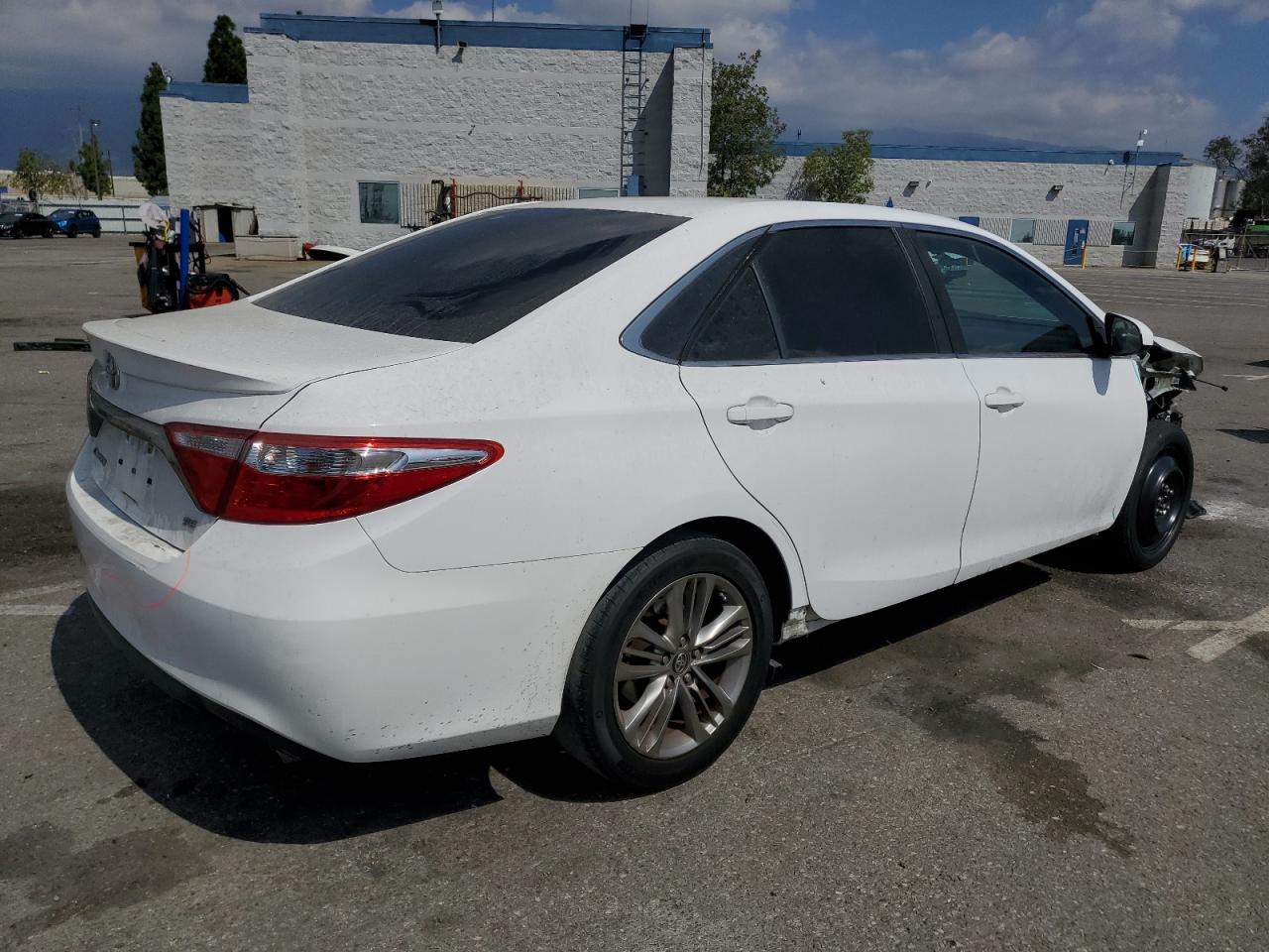 2016 Toyota Camry Le - Image 3