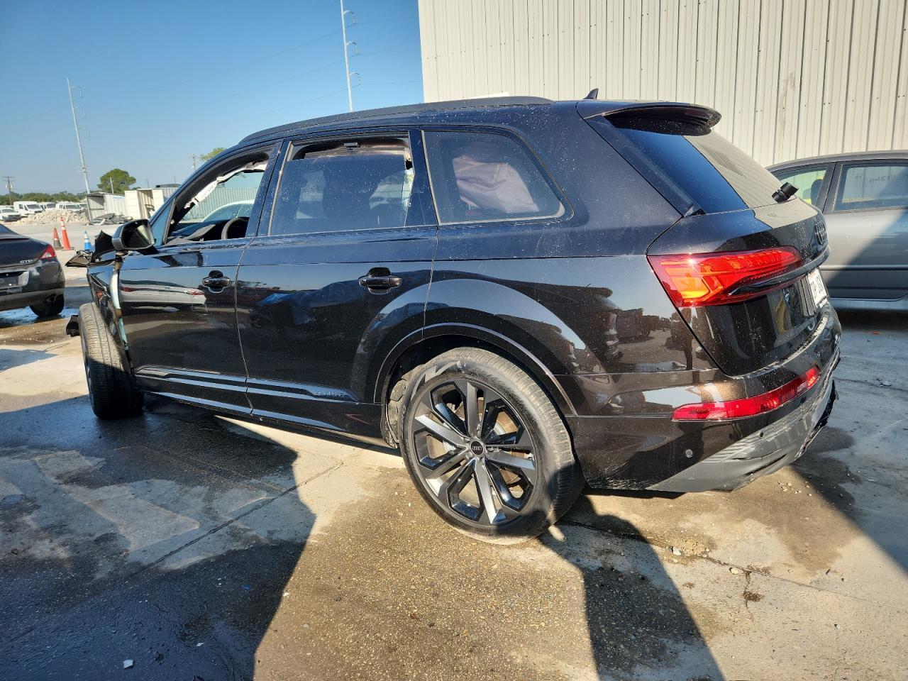 2025 Audi Q7 Prestige - Фото 2