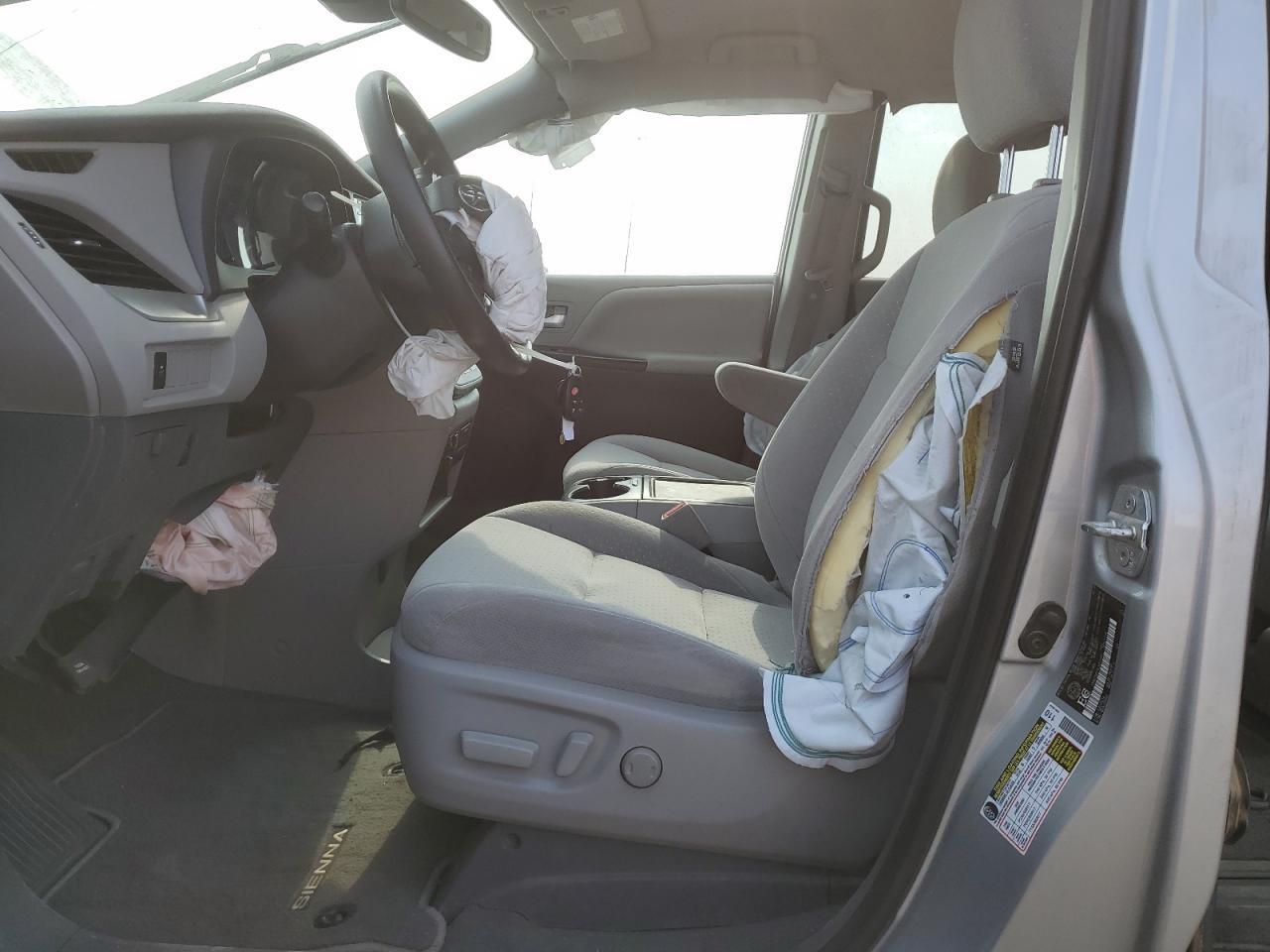 2020 Toyota Sienna Le - Фото 7