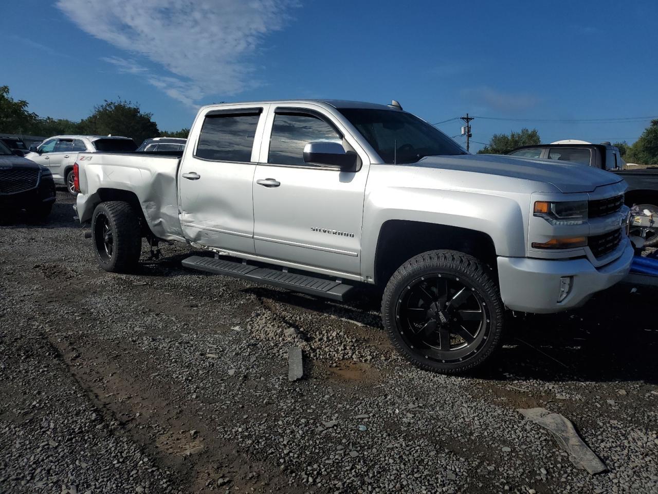 2017 Chevrolet Silverado K1500 Lt - Image 4