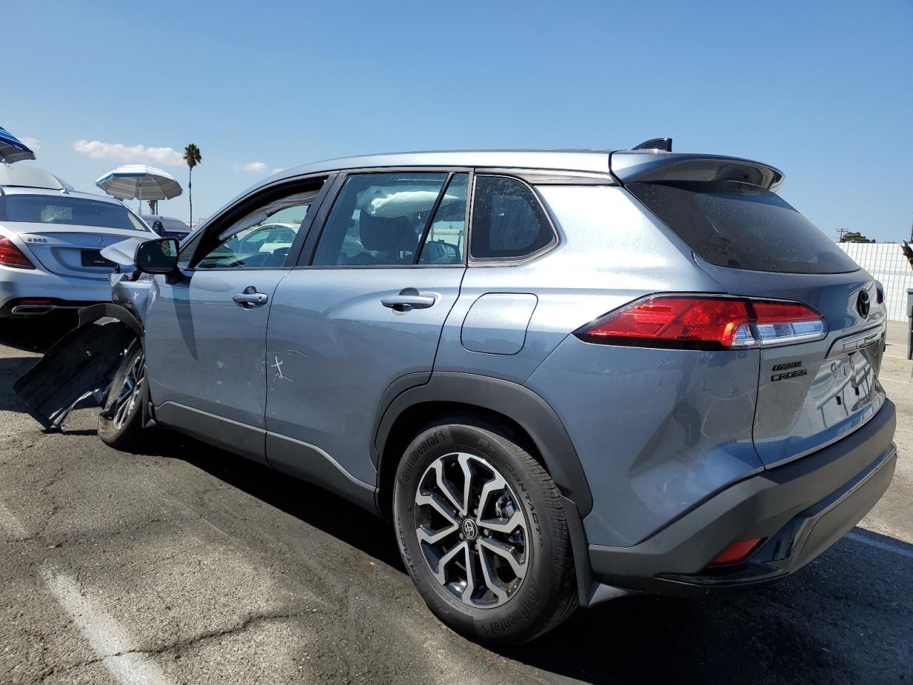 2025 Toyota Corolla Cross Se - Image 2