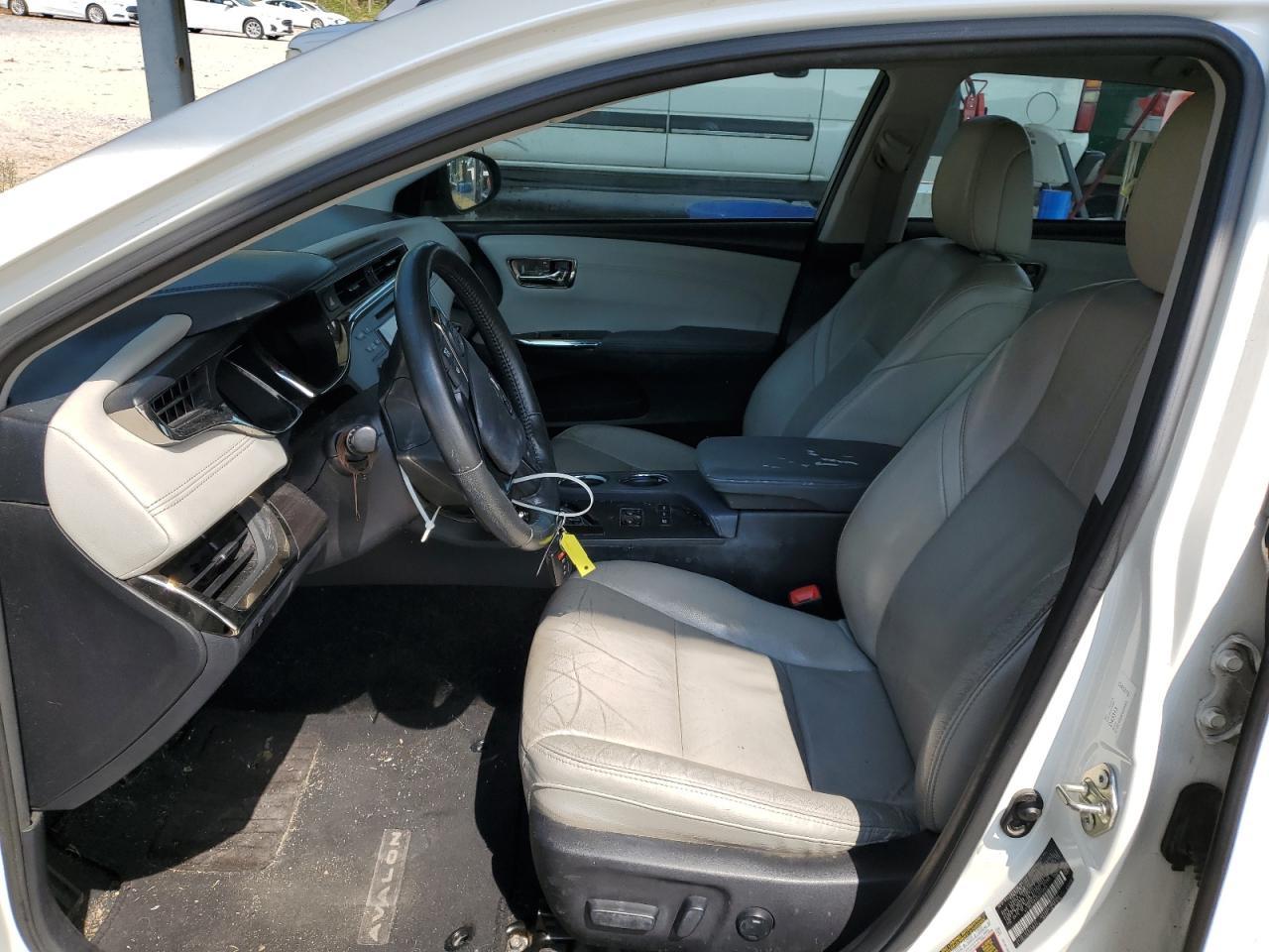 2014 Toyota Avalon Hybrid - Image 7