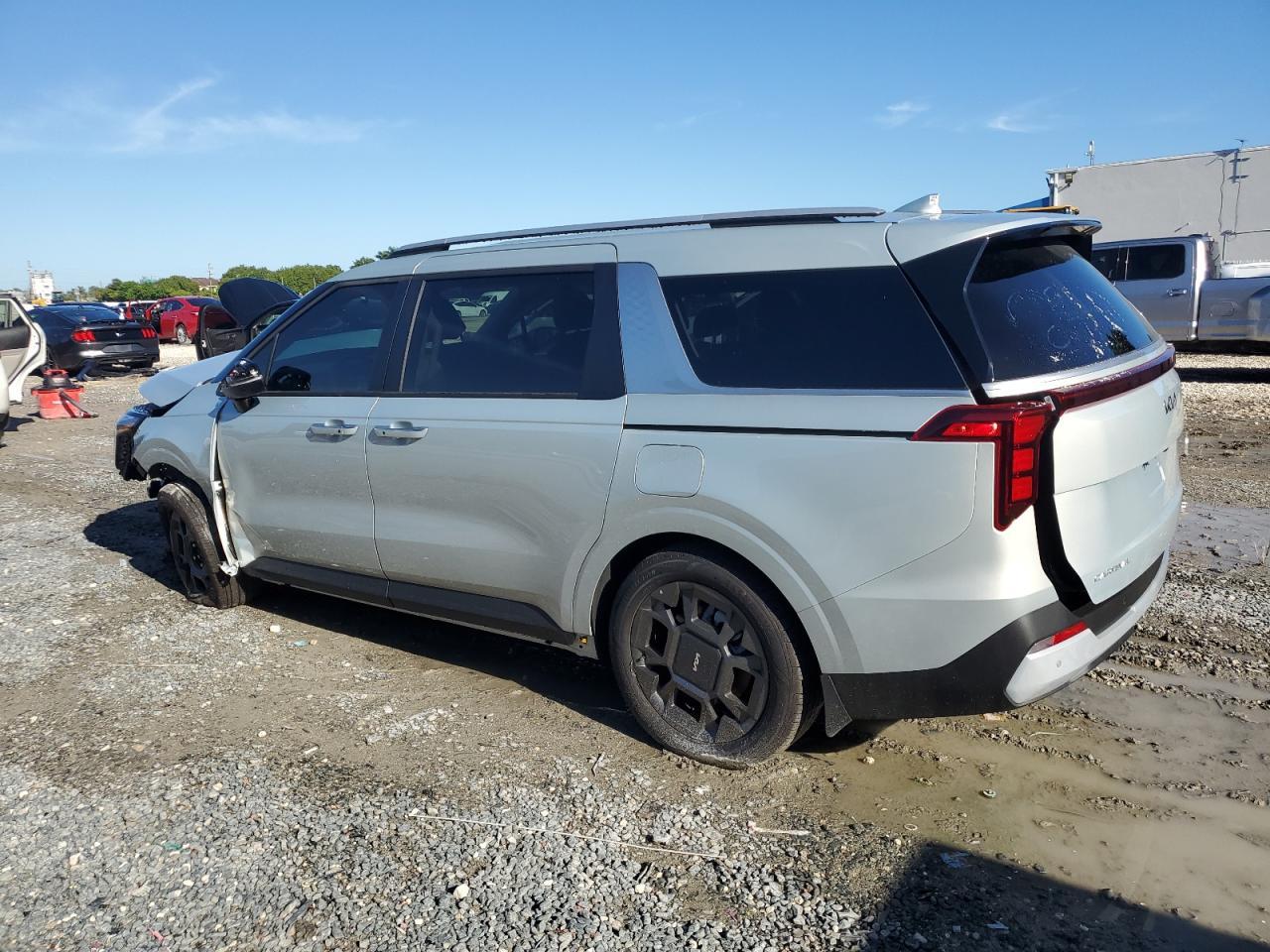 2025 Kia Carnival - Фото 2