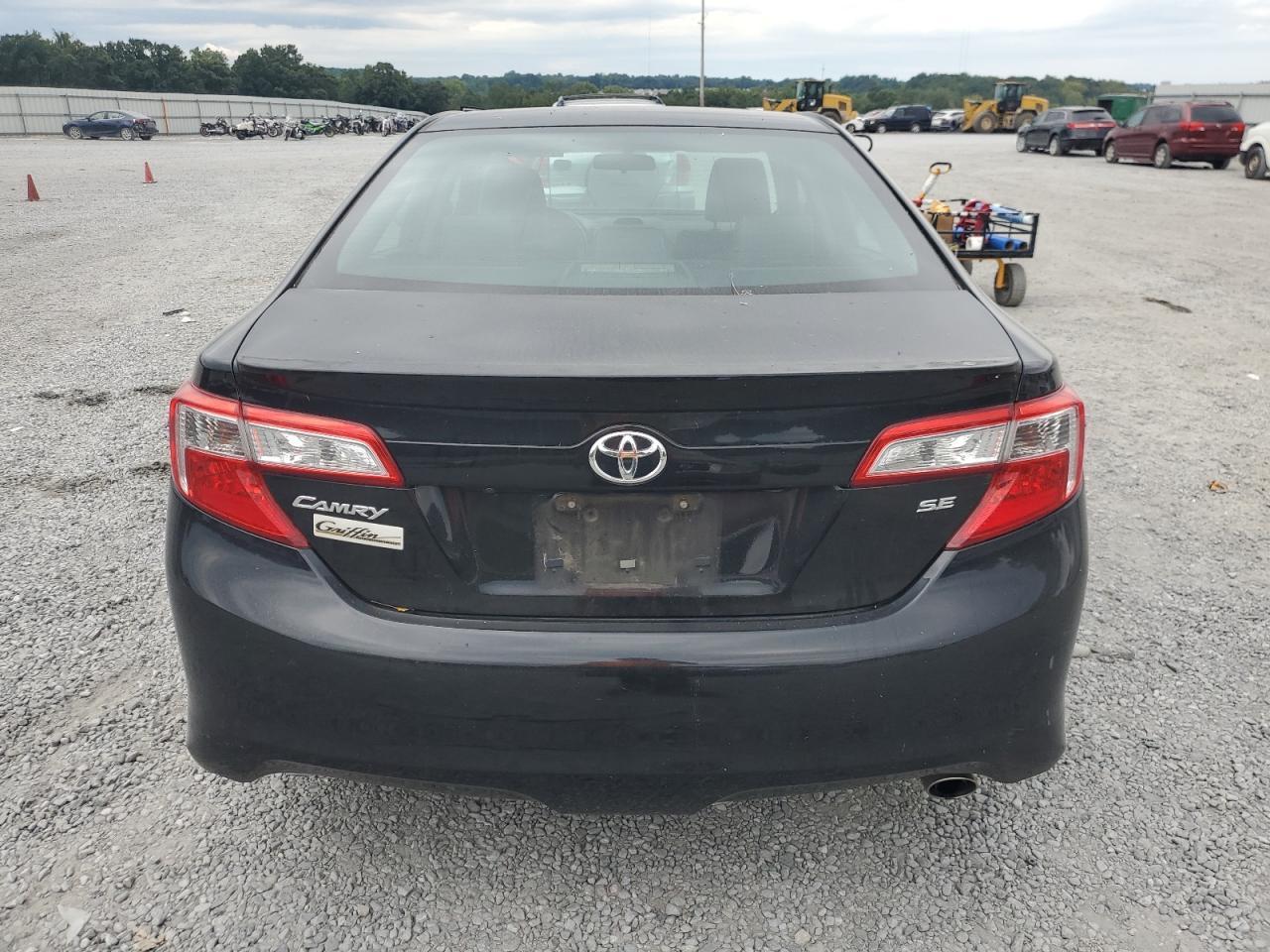 2014 Toyota Camry L - Image 6