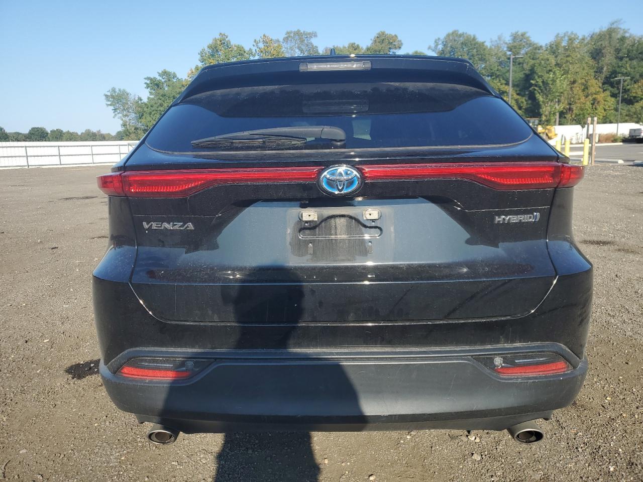2021 Toyota Venza Le - Image 6