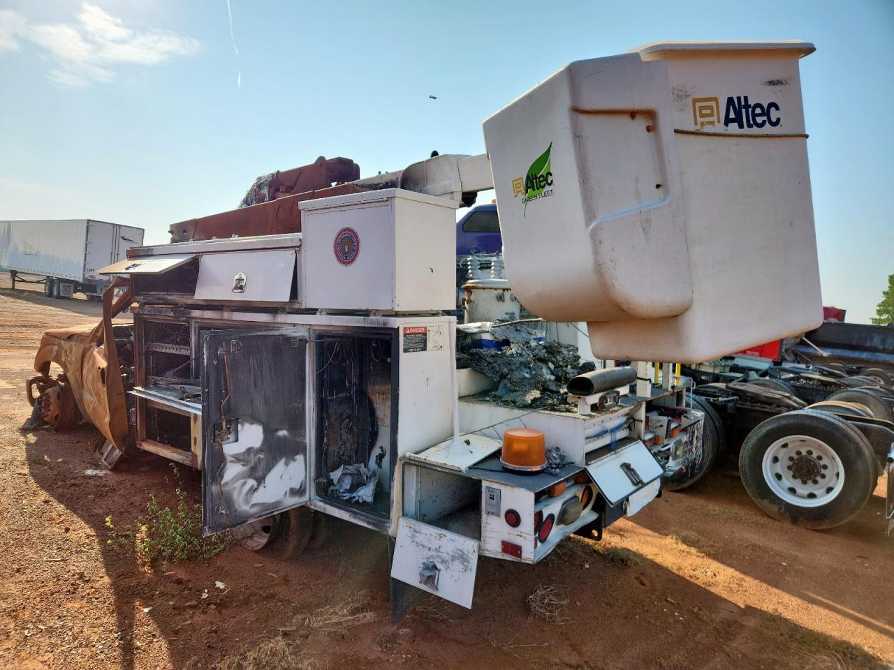 2016 Ford F550 Super Duty - Image 2