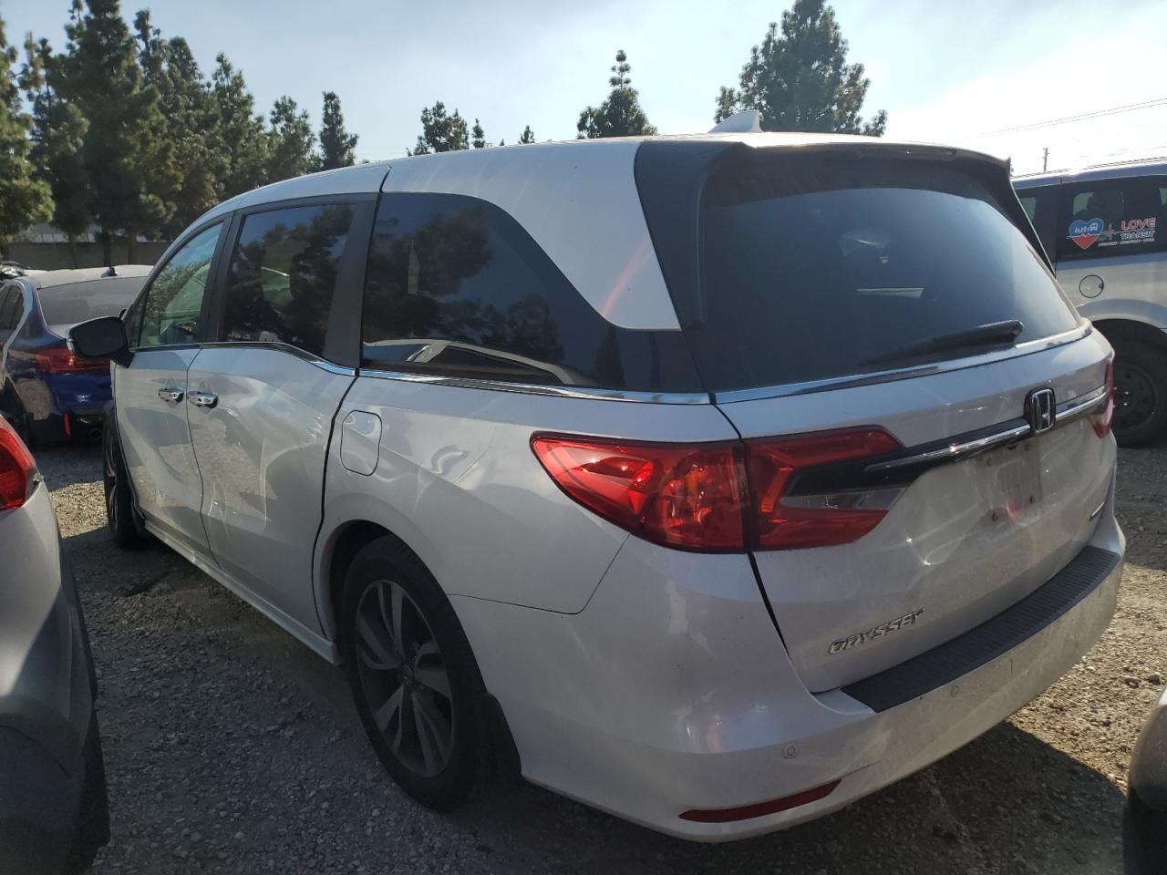 2022 Honda Odyssey Touring - Фото 2