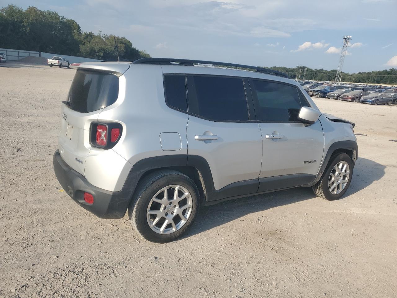 2020 Jeep Renegade Latitude - Image 3