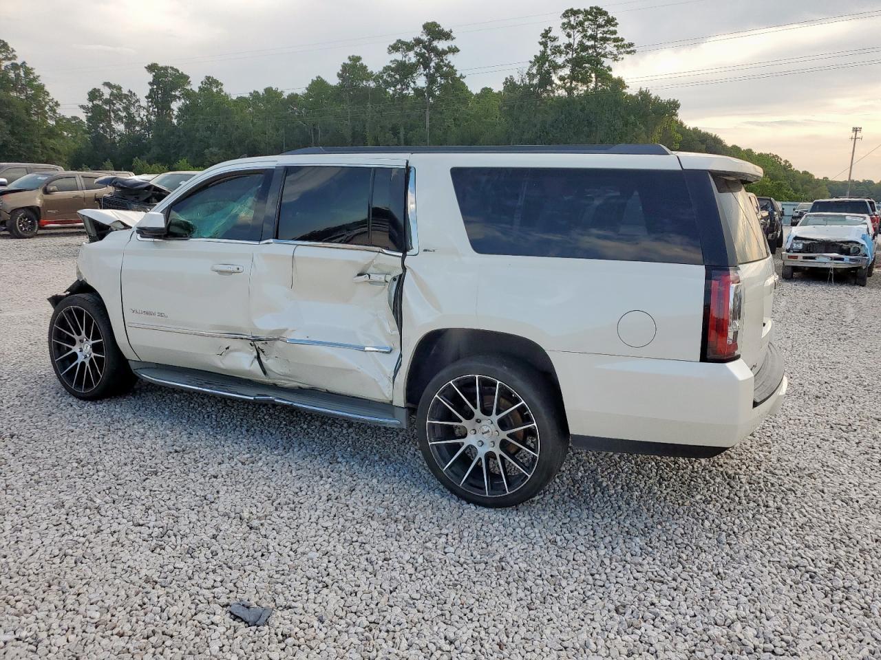 2015 GMC Yukon Xl C1500 Slt - Image 2
