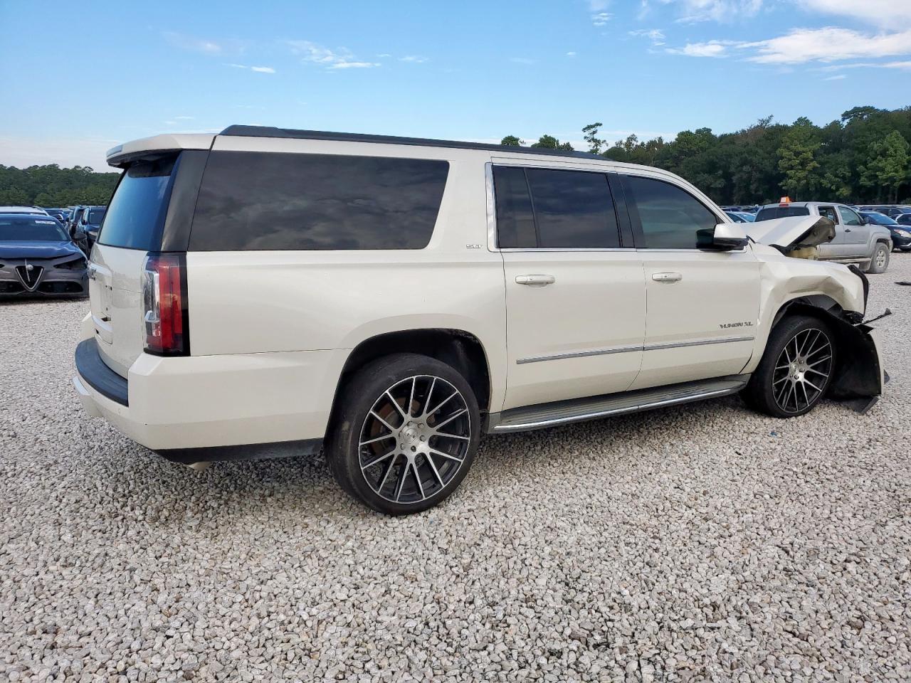 2015 GMC Yukon Xl C1500 Slt - Image 3