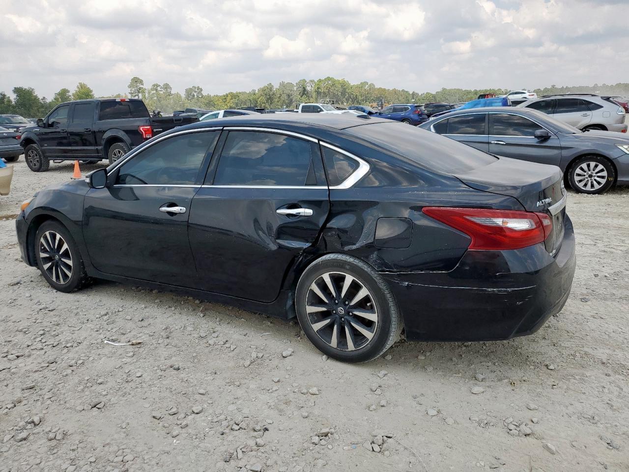 2018 Nissan Altima 2.5 - Image 2