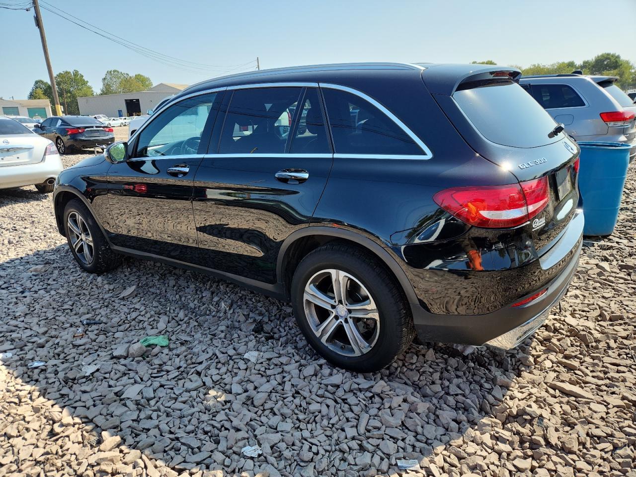2017 Mercedes-Benz Glc 300 4Matic - Фото 2