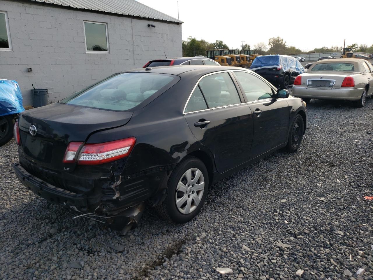 2010 Toyota Camry Le - Image 3