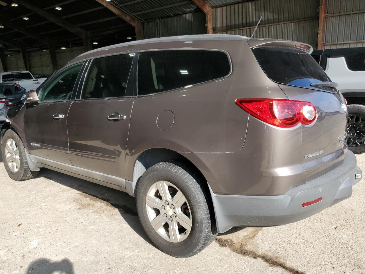 2009 Chevrolet Traverse Lt - Image 2
