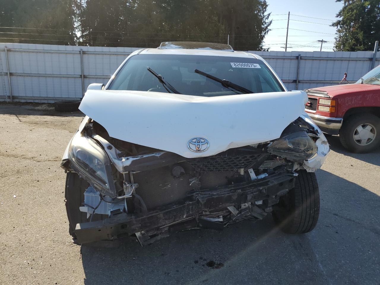 2016 Toyota Sienna Se - Image 5