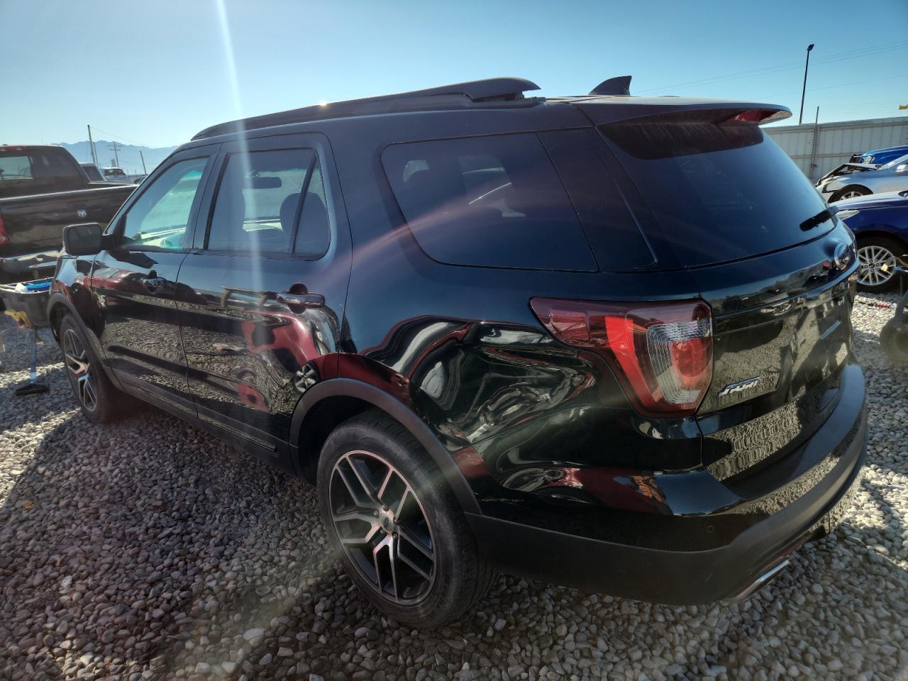 2017 Ford Explorer Sport - Фото 2