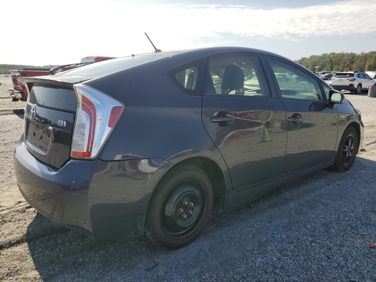 2014 Toyota Prius Two - Фото 3