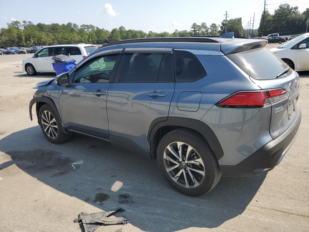 2023 Toyota Corolla Cross Xle - Image 2