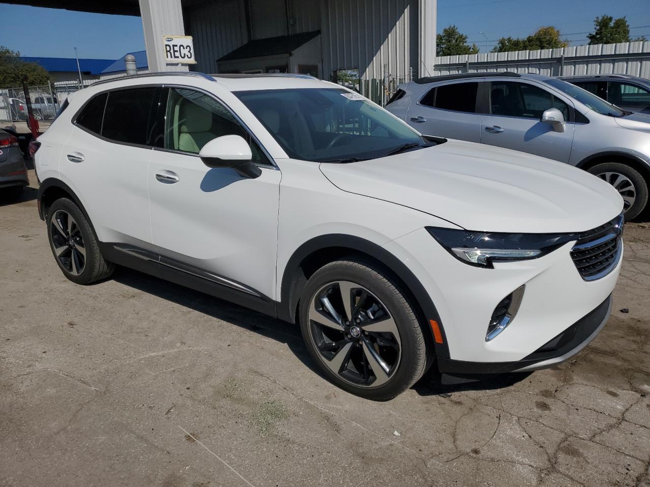 2022 Buick Envision Essence - Image 4