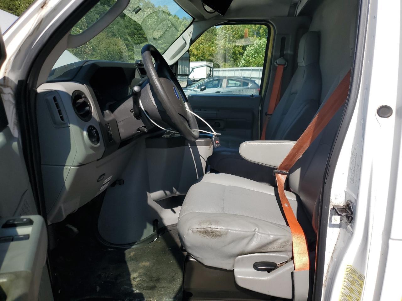 2019 Ford Econoline E450 Super Duty Cutaway Van - Image 7