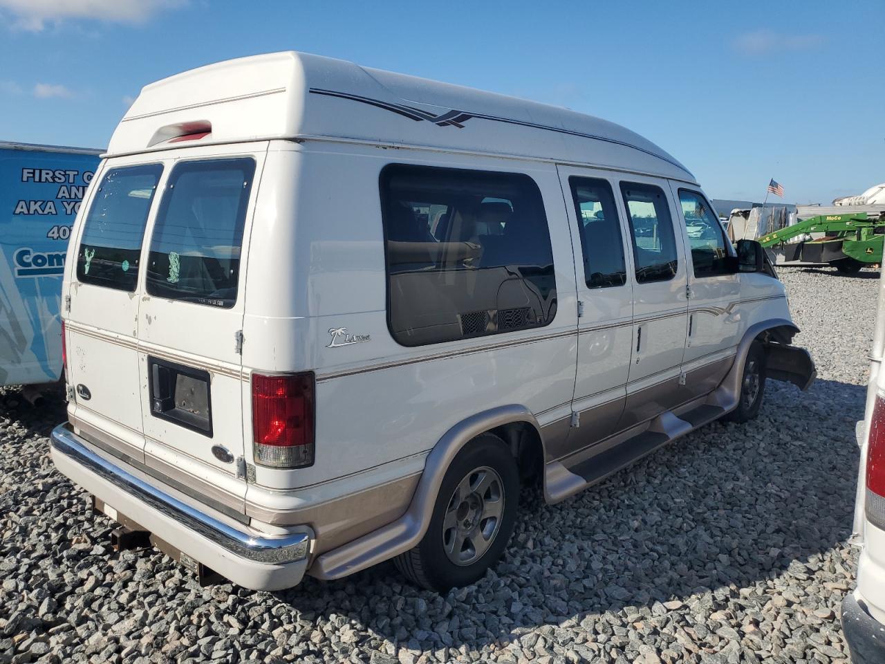 2004 Ford Econoline E150 Van - Фото 3