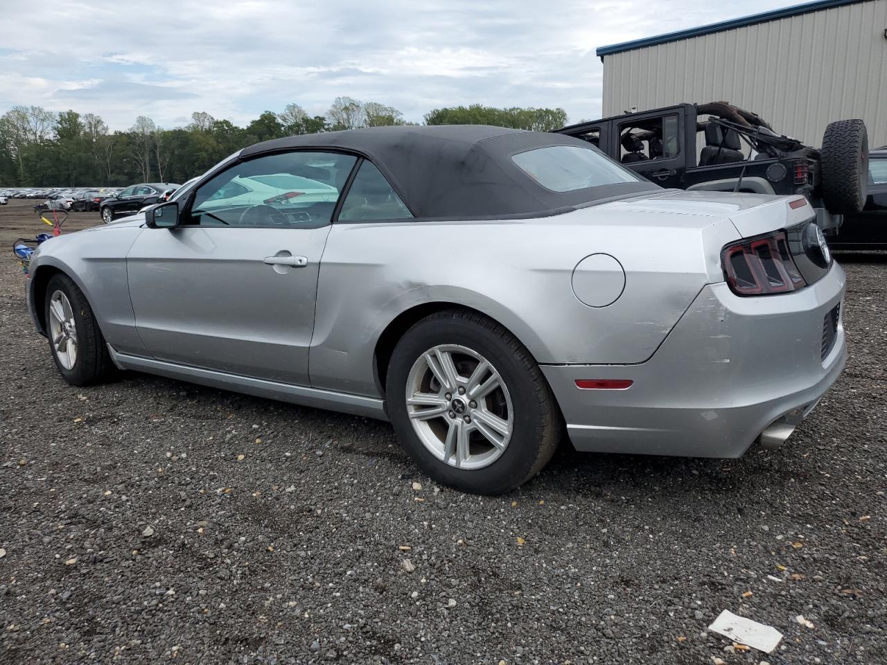 2013 Ford Mustang - Фото 2