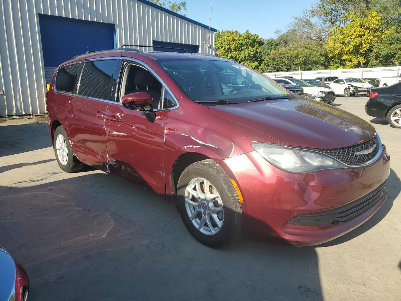 2017 Chrysler Pacifica Touring - Фото 4