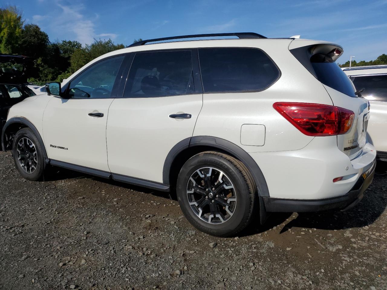 2019 Nissan Pathfinder S - Image 2