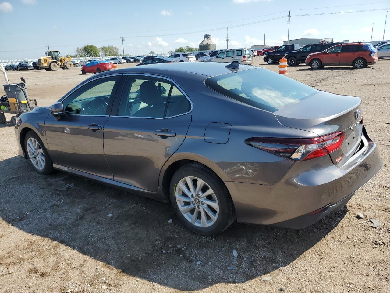 2024 Toyota Camry Le - Фото 2