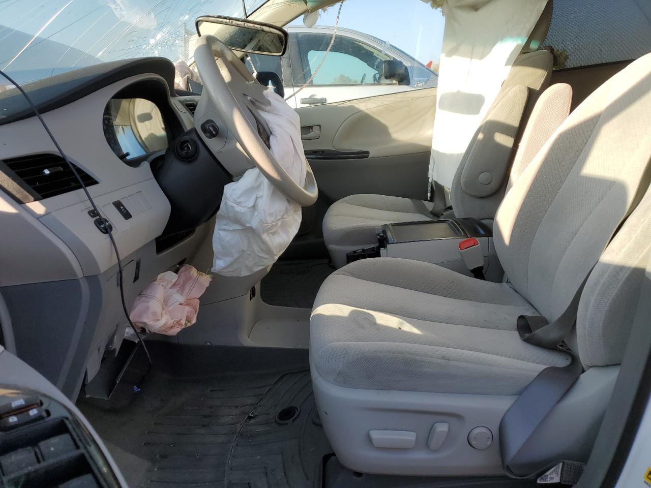 2013 Toyota Sienna Le - Фото 7
