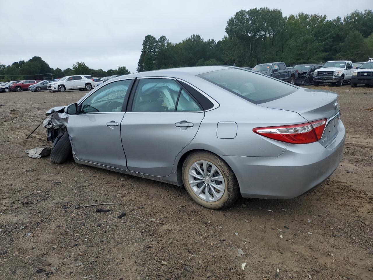 2015 Toyota Camry Le - Image 2