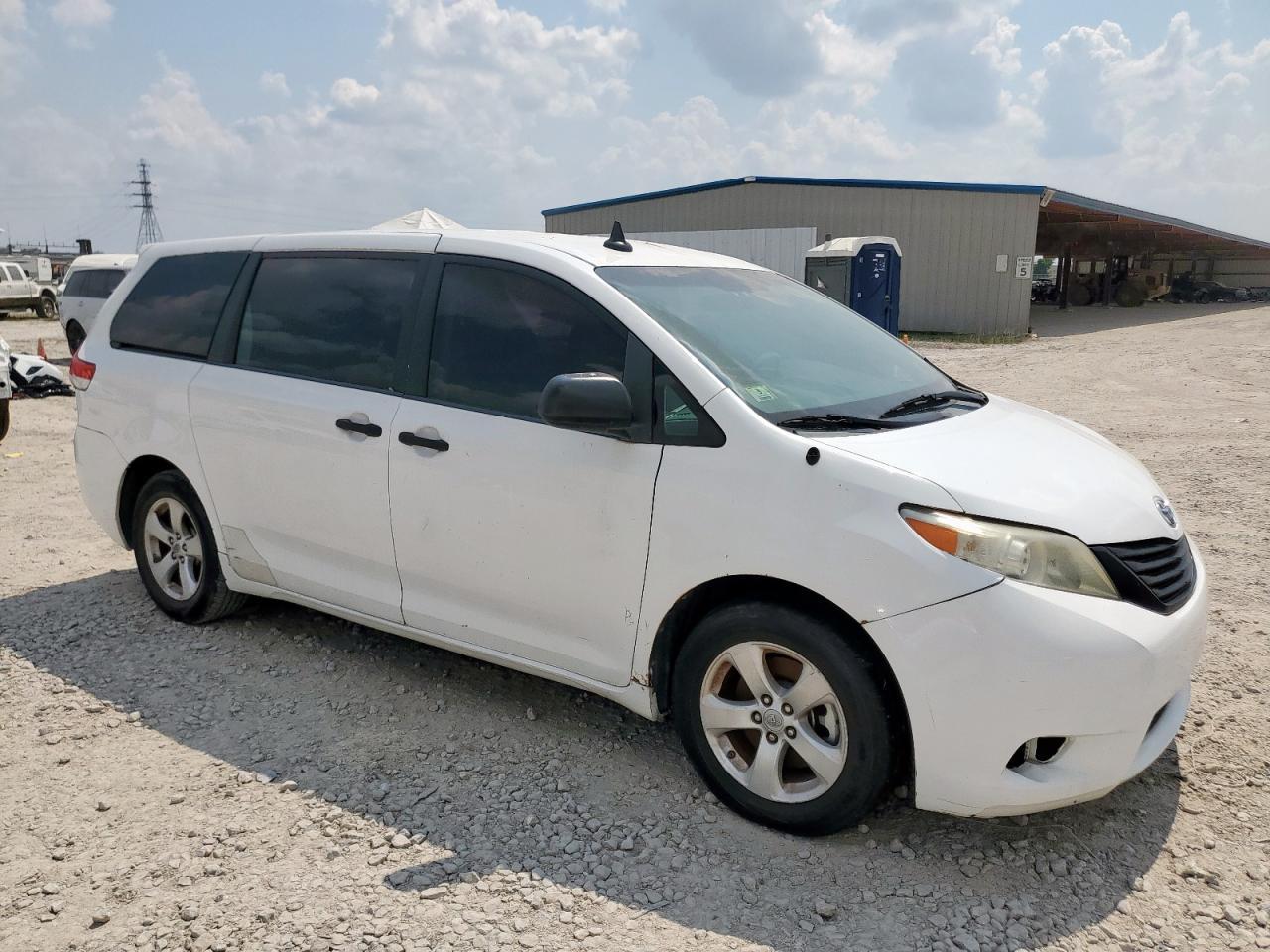 2012 Toyota Sienna - Image 4