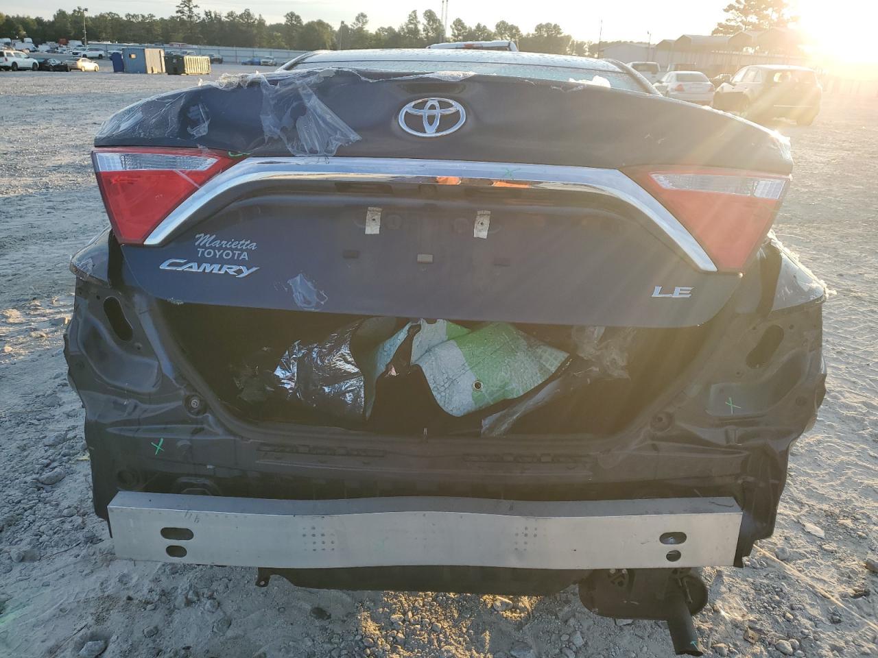 2017 Toyota Camry Le - Фото 6