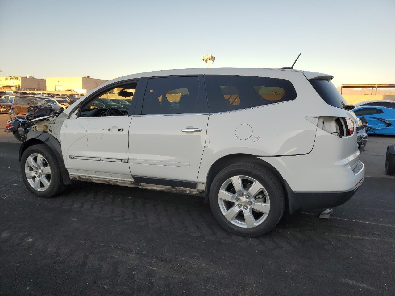 2016 Chevrolet Traverse Lt - Image 2
