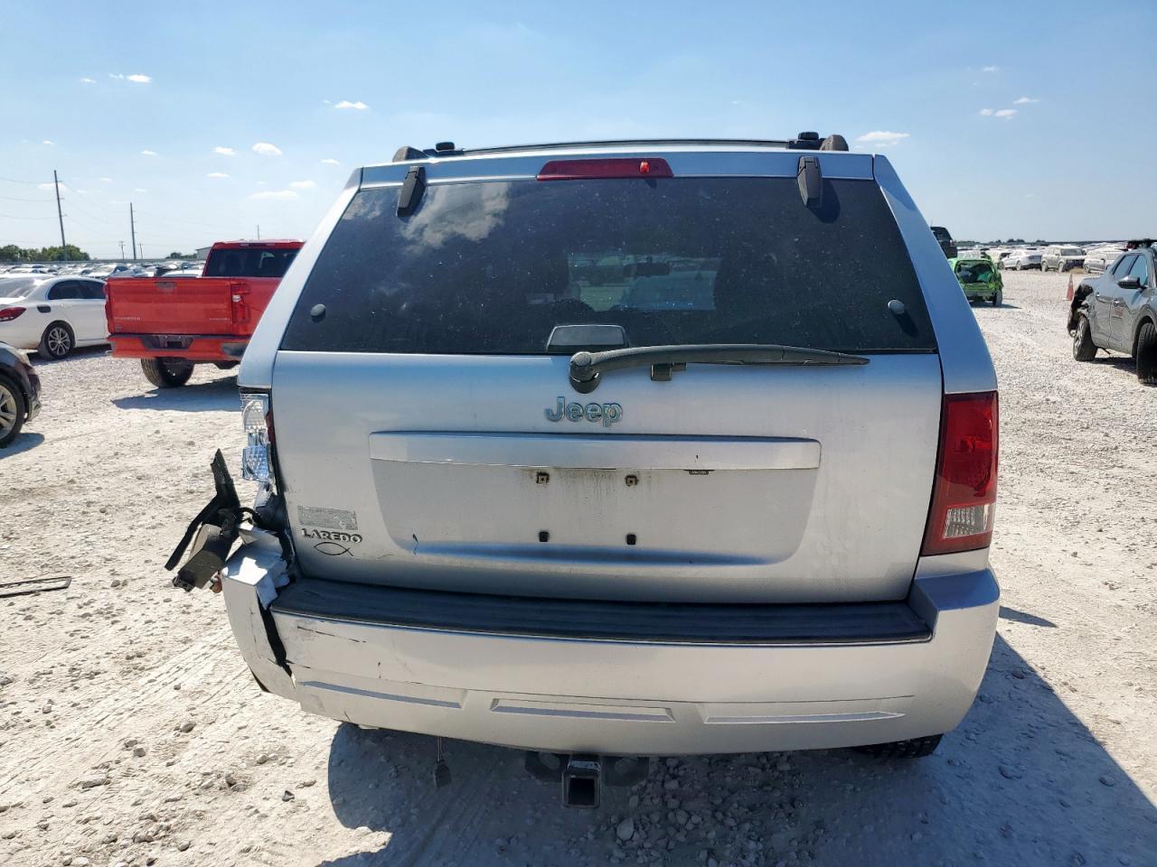 2010 Jeep Grand Cherokee Laredo - Image 6