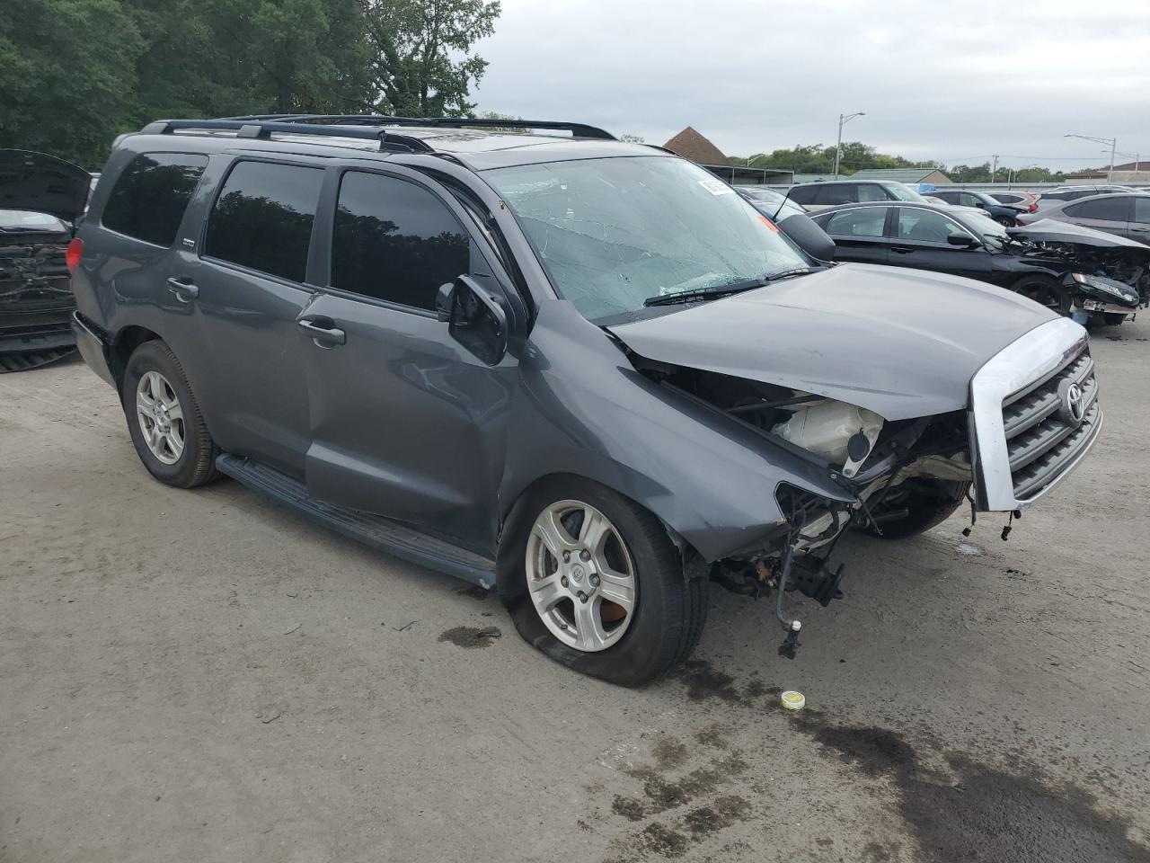 2017 Toyota Sequoia Sr5 - Image 4