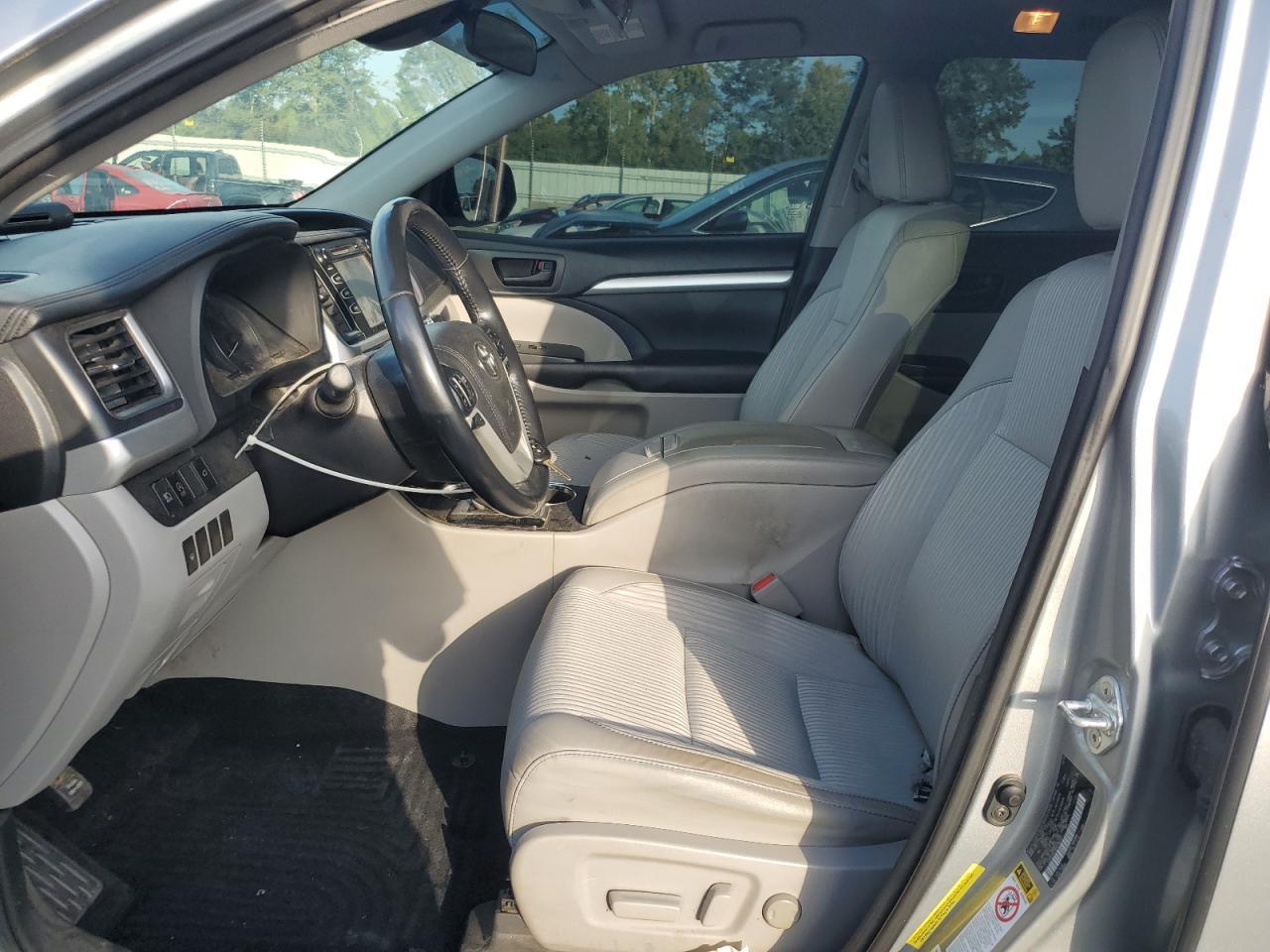 2017 Toyota Highlander Le Plus - Фото 7