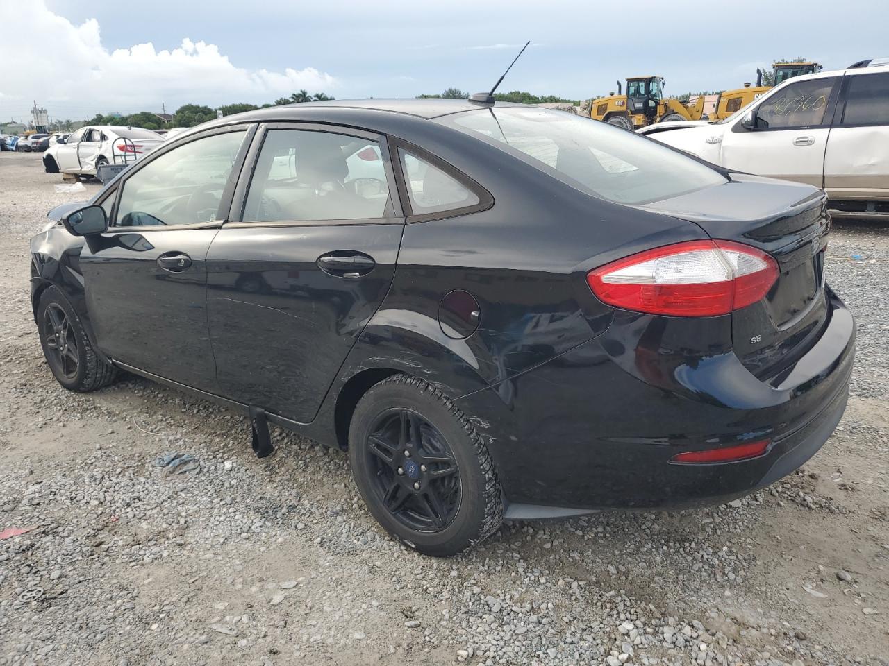 2018 Ford Fiesta Se - Image 2