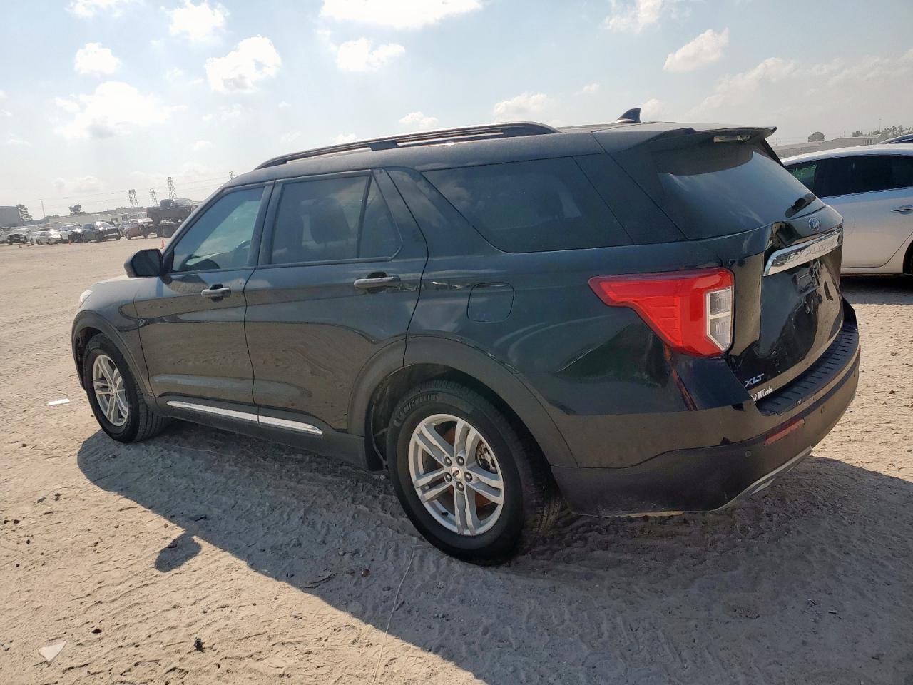 2023 Ford Explorer Xlt - Фото 2