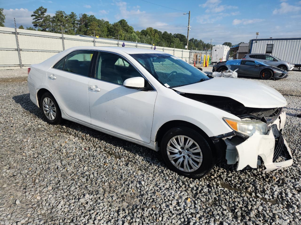 2014 Toyota Camry L - Фото 4