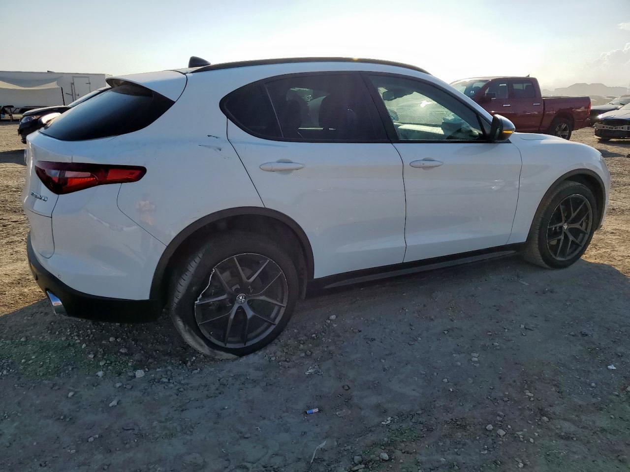 2019 Alfa Romeo Stelvio - Image 3