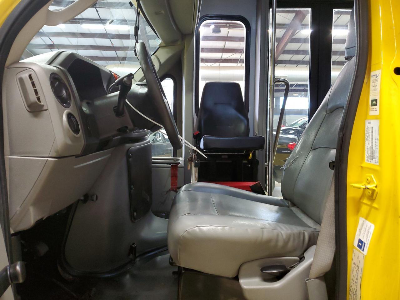 2019 Ford Econoline E450 Super Duty Cutaway Van - Фото 7