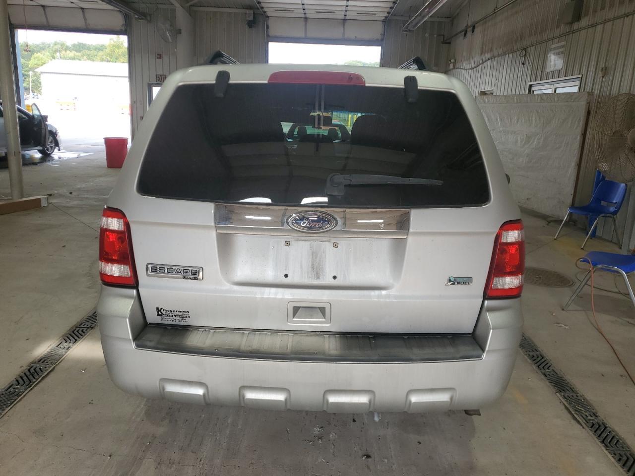 2010 Ford Escape Limited - Image 6