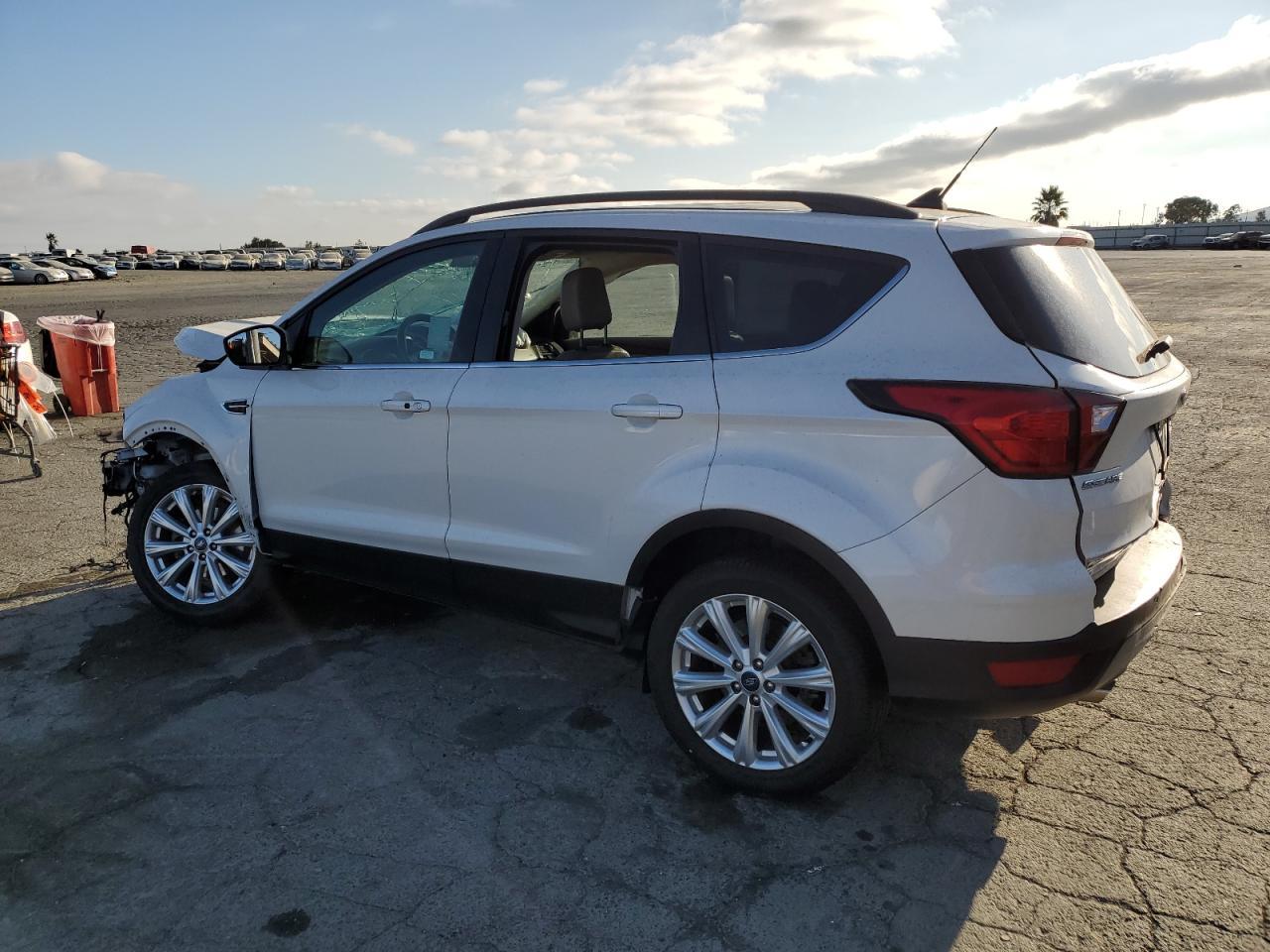 2019 Ford Escape Sel - Фото 2