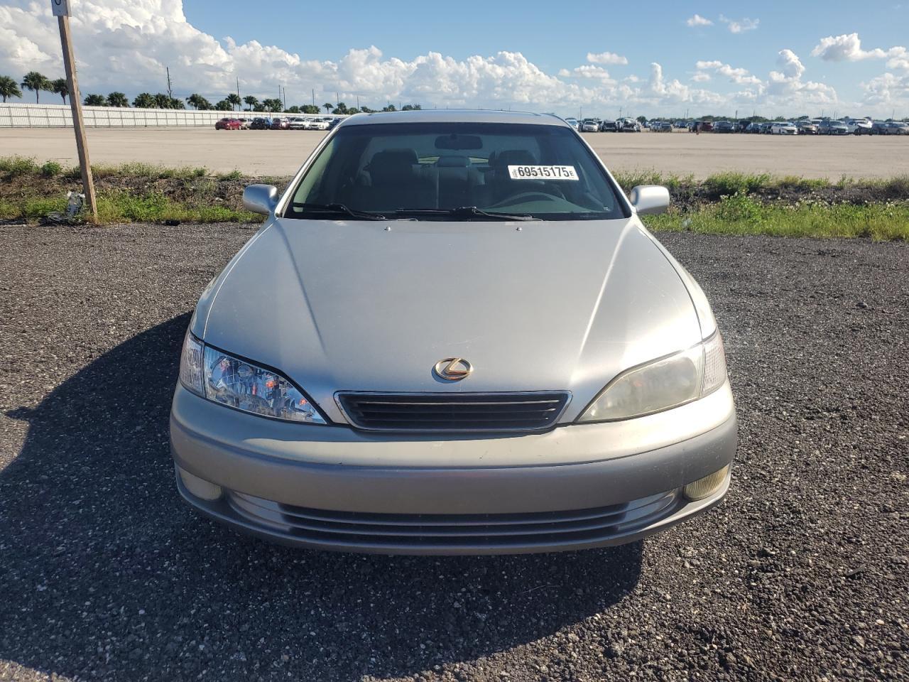 1999 Lexus Es 300 - Image 5