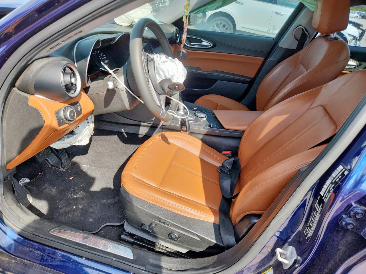 2019 Alfa Romeo Giulia - Image 7