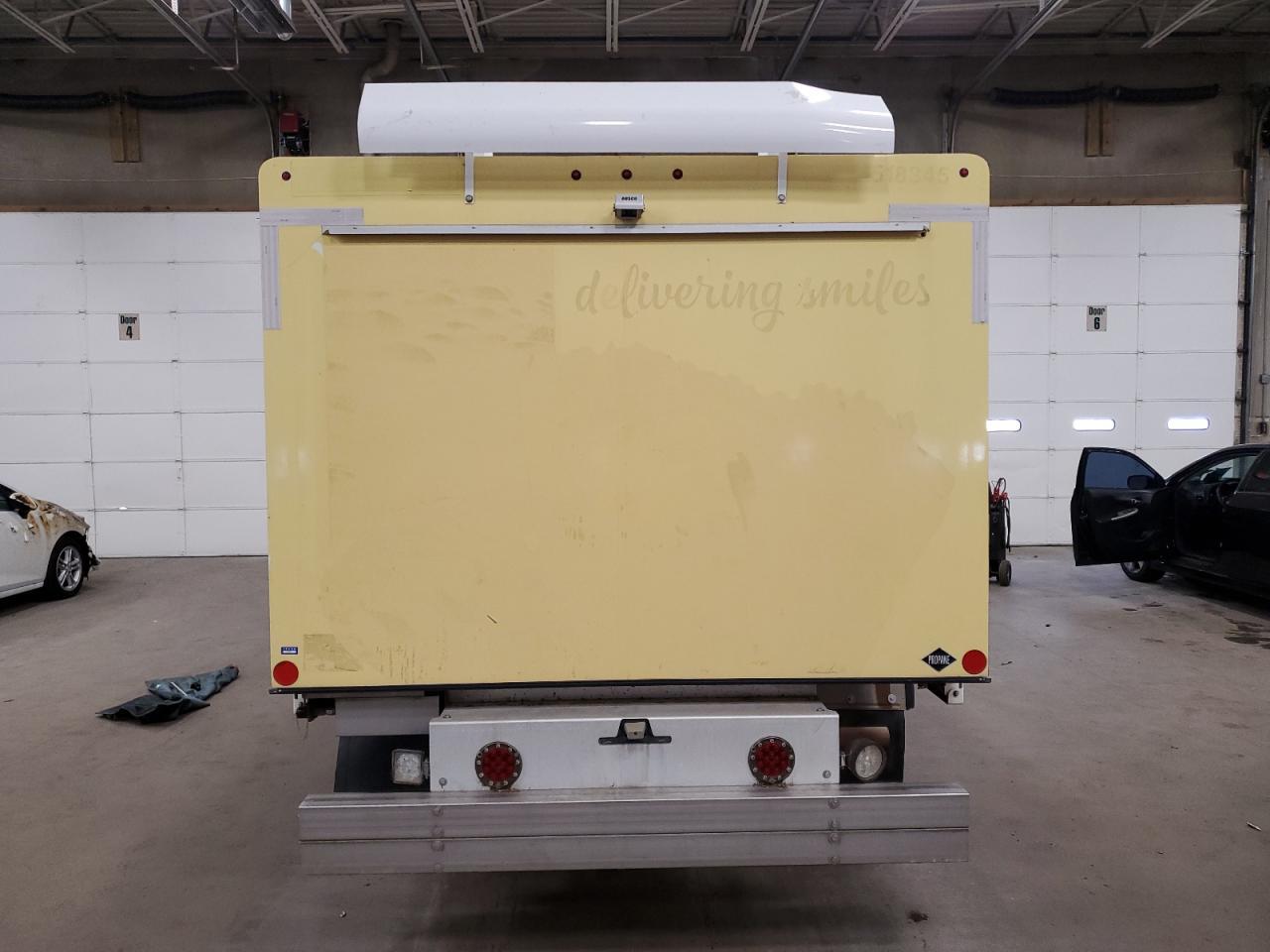 2018 Ford Econoline E450 Super Duty Cutaway Van - Фото 6