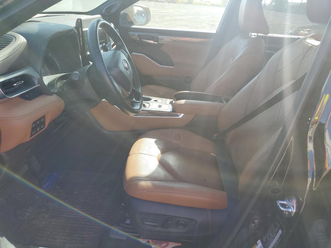 2022 Toyota Highlander Hybrid Platinum - Image 7