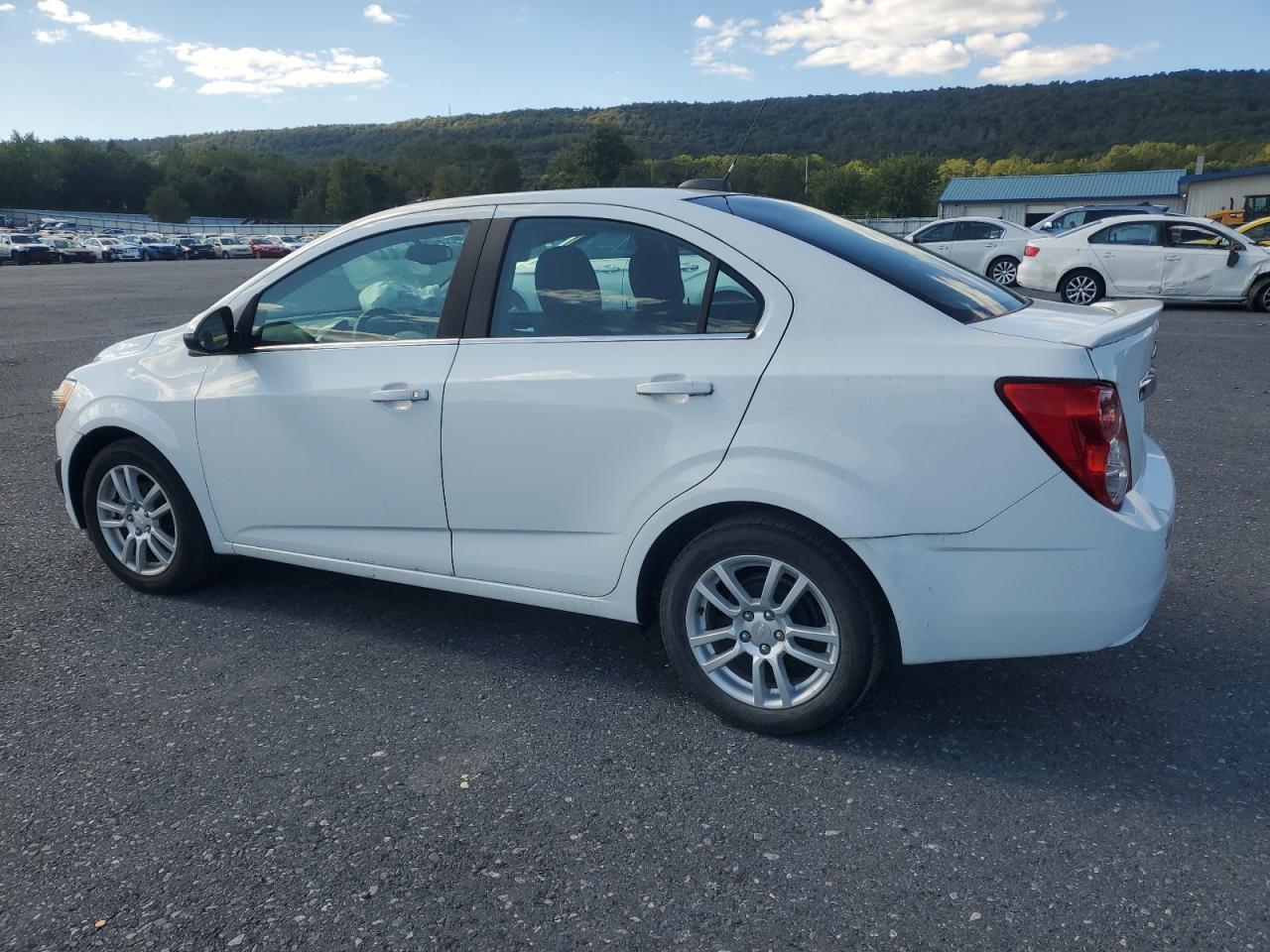 2015 Chevrolet Sonic Lt - Image 2