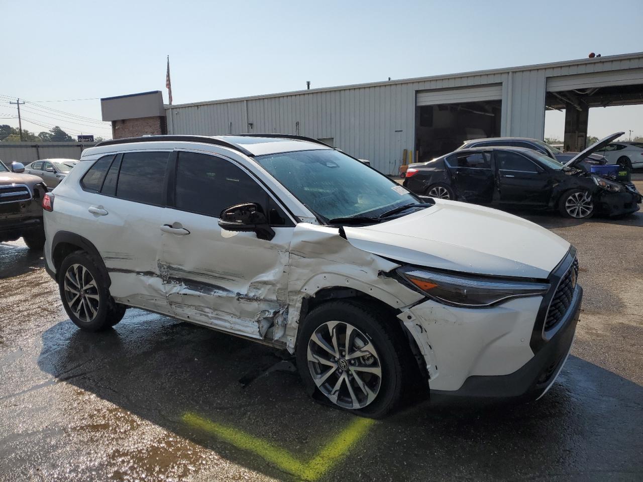 2023 Toyota Corolla Cross Xle - Image 4